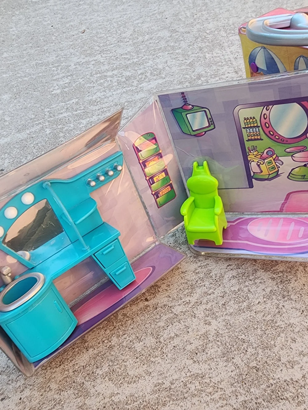 Vintage 2004 Polly Pocket Fashion Fold-Out Shopping Mall Carry Case Doll Playset